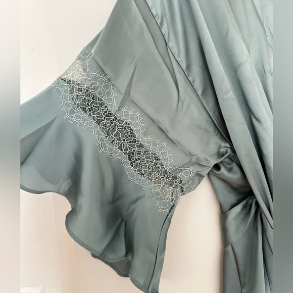 VICTORIA’S SECRET | Aqua Flounce Satin Robe - Picture 5 of 8